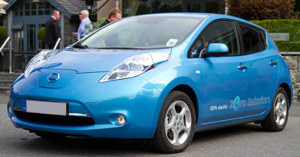 Nissan Leaf elektryczna propozycja o dobrym zasięgu. Popularna i w przyzwoitej cenie, jak na samochód elektryczny.