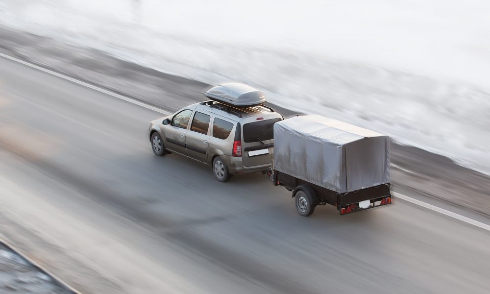 Akcesoria do przyczep, akcesoria samochodowe. szeroka gama produktów. Różne kraje, różne przepisy o ruchu drogowym. Opisujemy zasady jazdy z bagażnikiem rowerowym na hak.