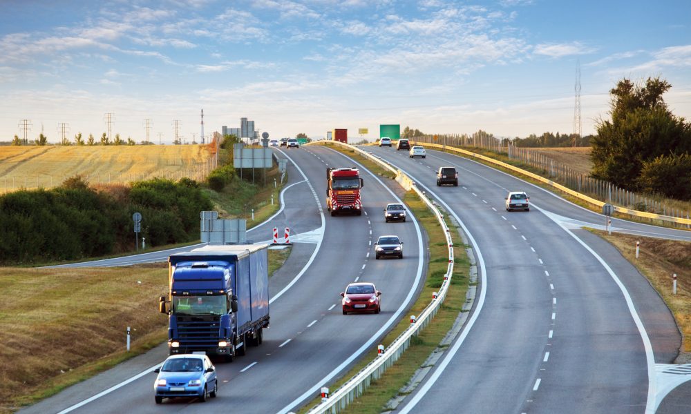 Akcesoria samochodowe, haki holownicze, klocki hamulcowe.