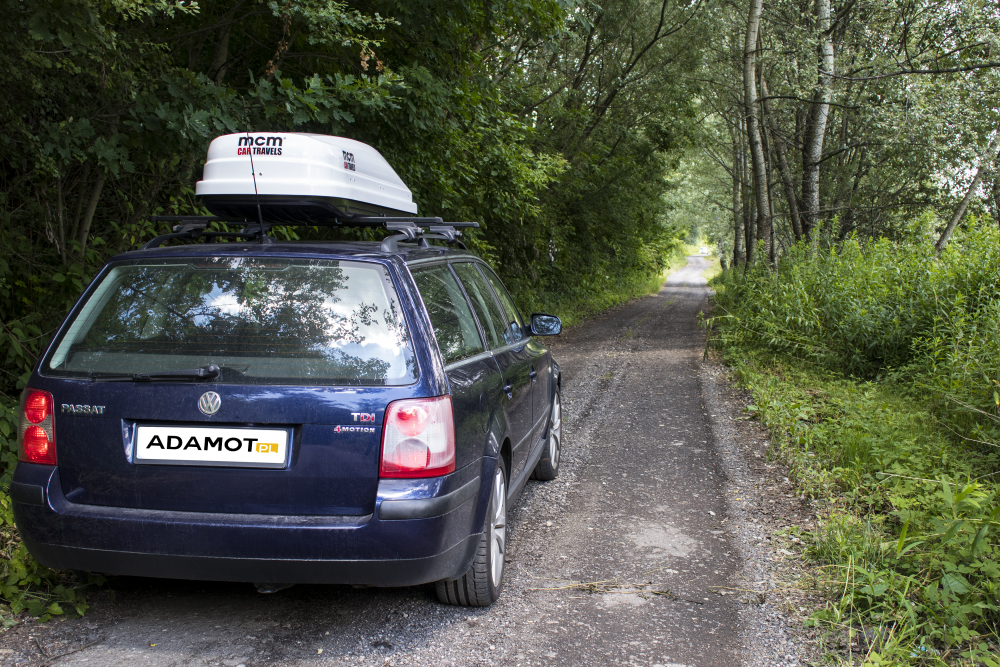 Powiększ swój samochód dzięki zamontowaniu boxa dachowego. Z nami przewieziesz wszystko. VW passat b5 i box dachowy hakr magic 400 white.