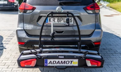 Auto z platformą rowerową